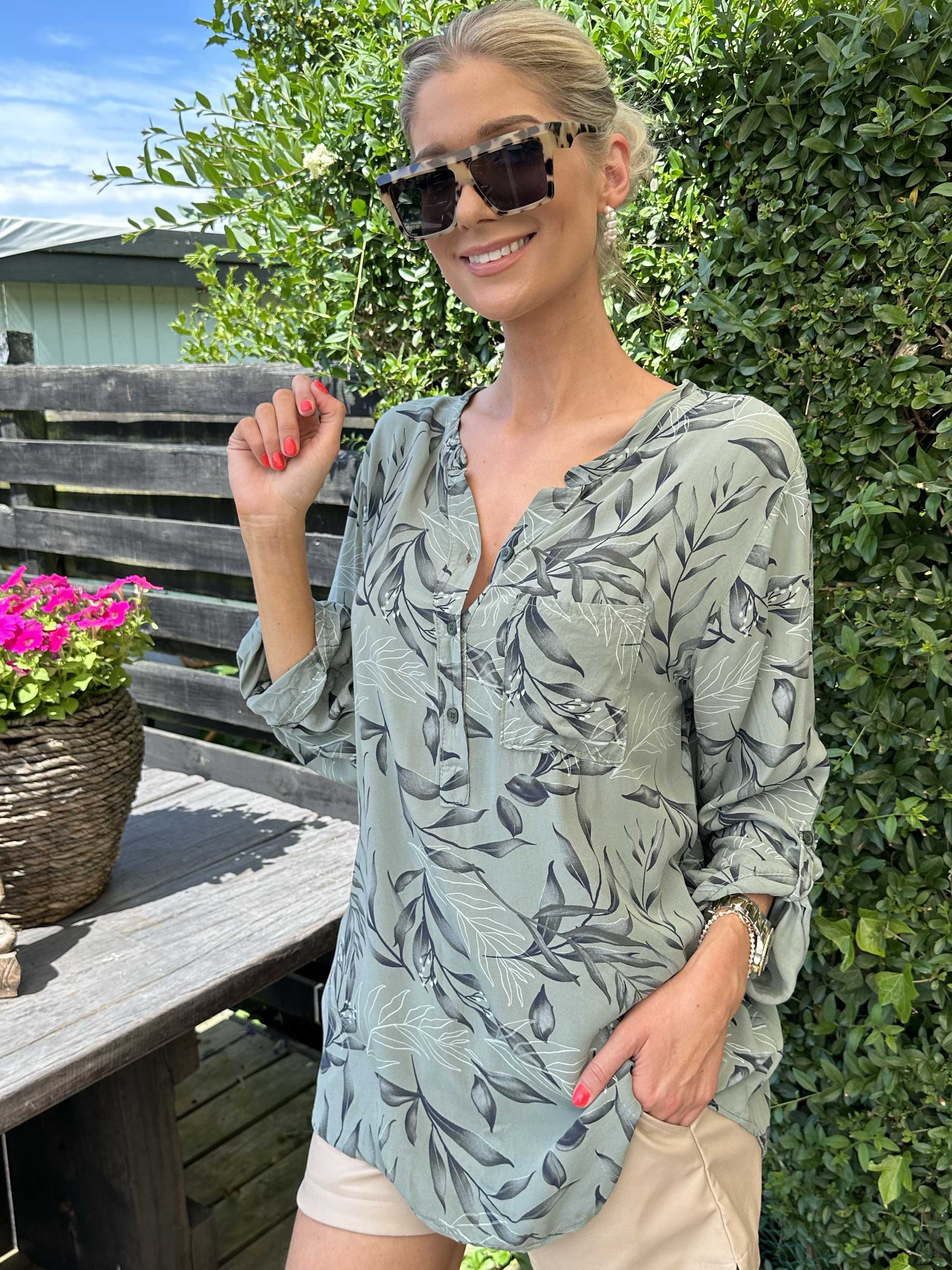 Sne - Fin skjorte i bomuld med blad motiver